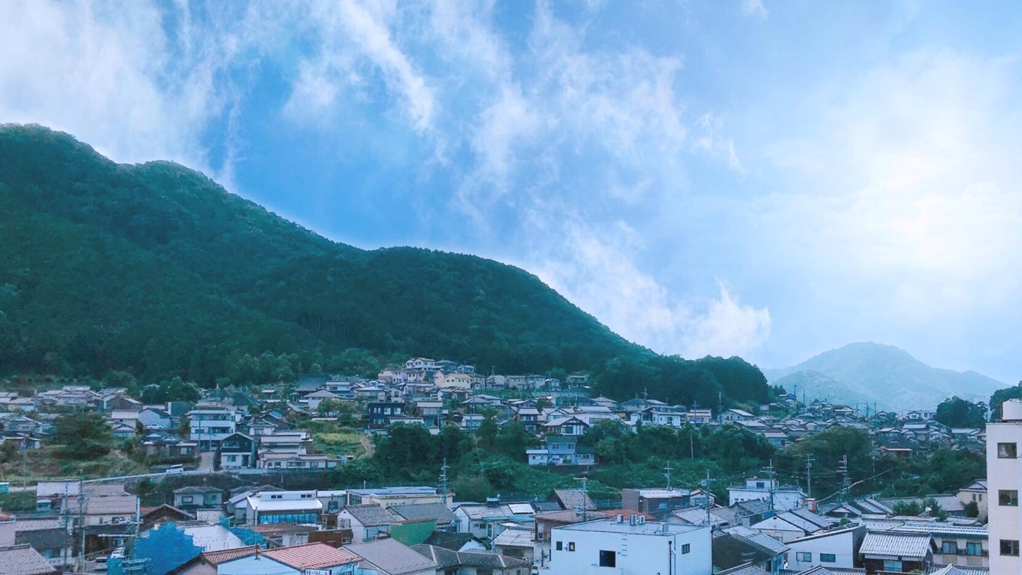 Pemandangan dari kamar tamu (sisi gunung)