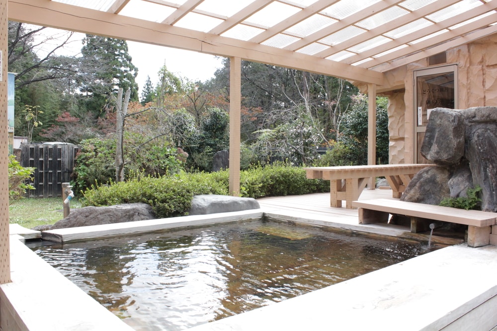 Open-air bath