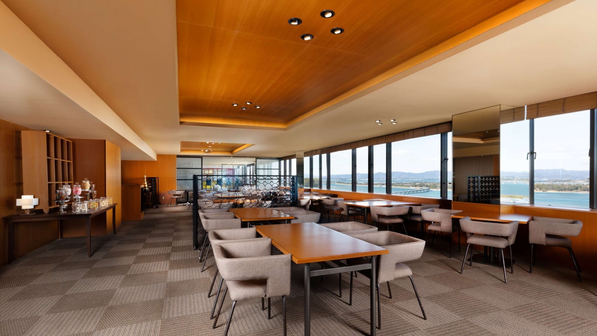 【2025년 4월 1일 OPEN】최상층 13층 「Executive Lakeview Lounge」