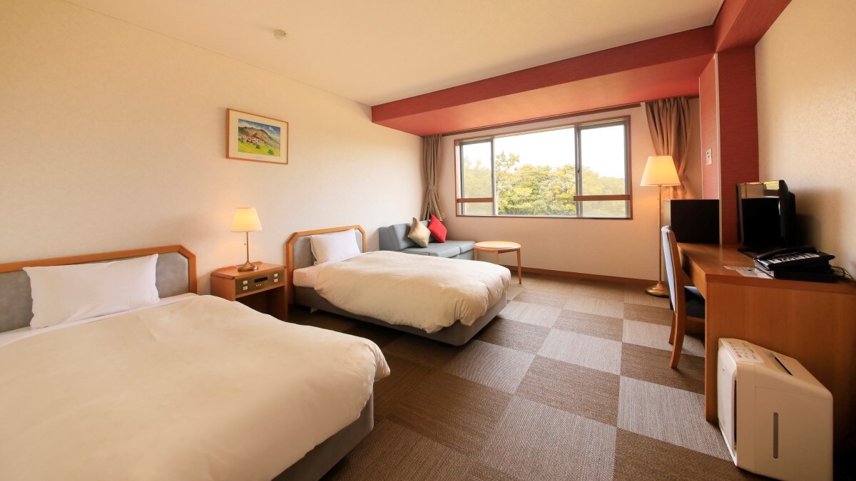 TW type | Hotel style room. We have a private large communal bath and a shared microwave oven.