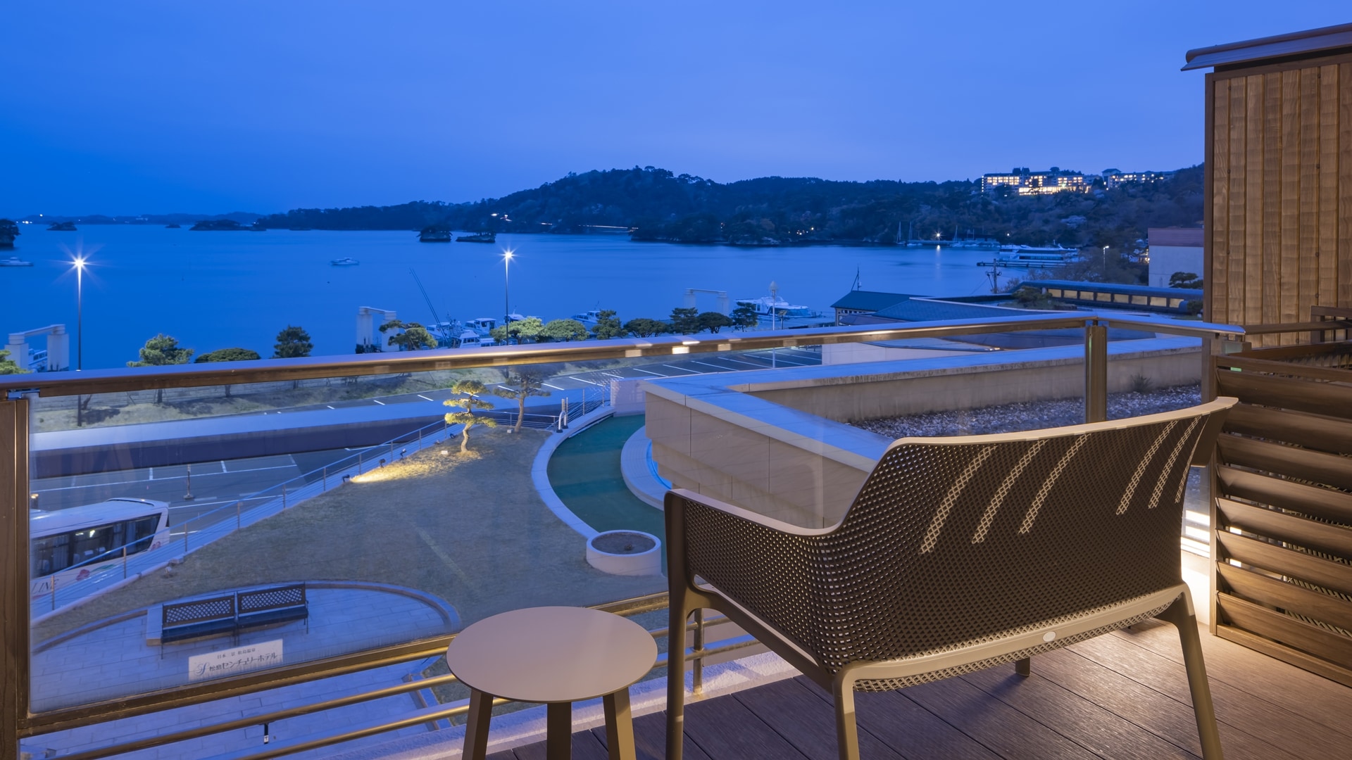 Premium Center Wing: Rooms with natural hot spring open-air baths - 11