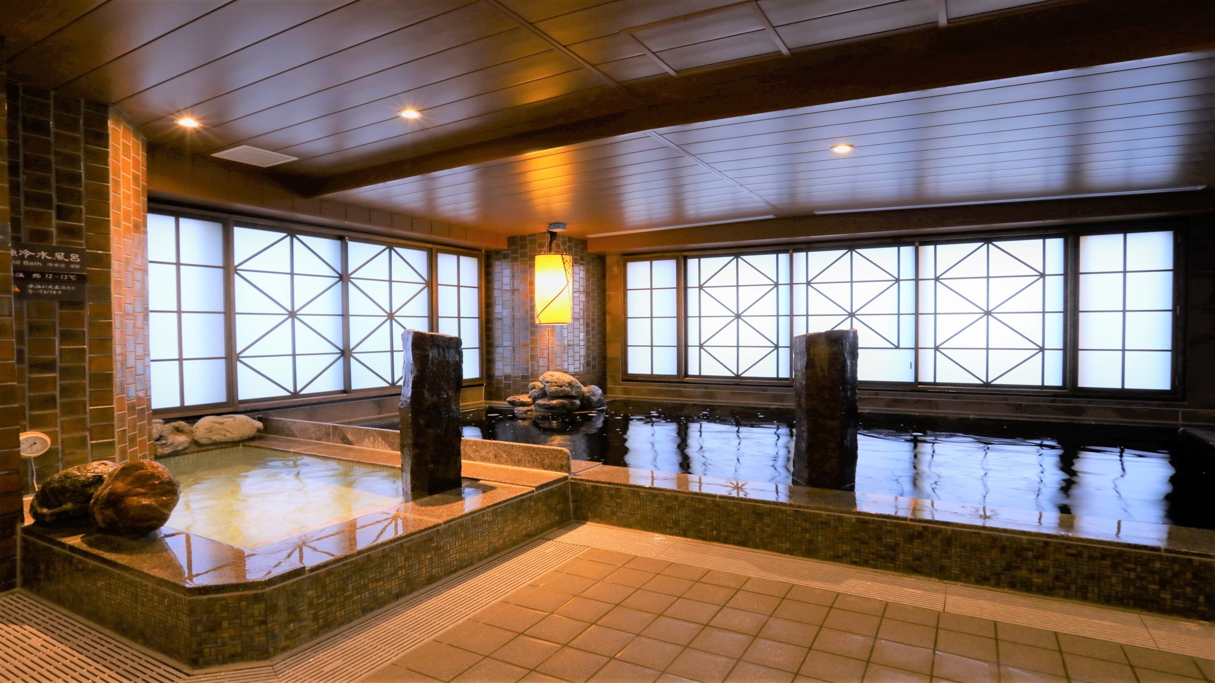 [& Rdquo; Kuroyu & rdquo; Natural hot spring large communal bath / boys] Indoor bath (hot water temperature: approx. 41 ° C-42 ° C)