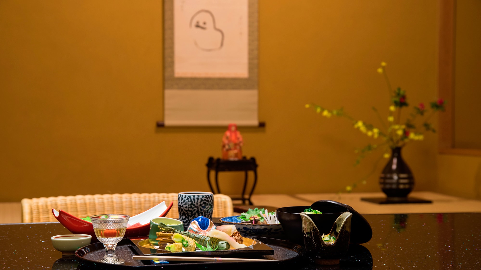 * [One example of dinner] Please enjoy your meal while looking at the atmosphere and furnishings of the room.