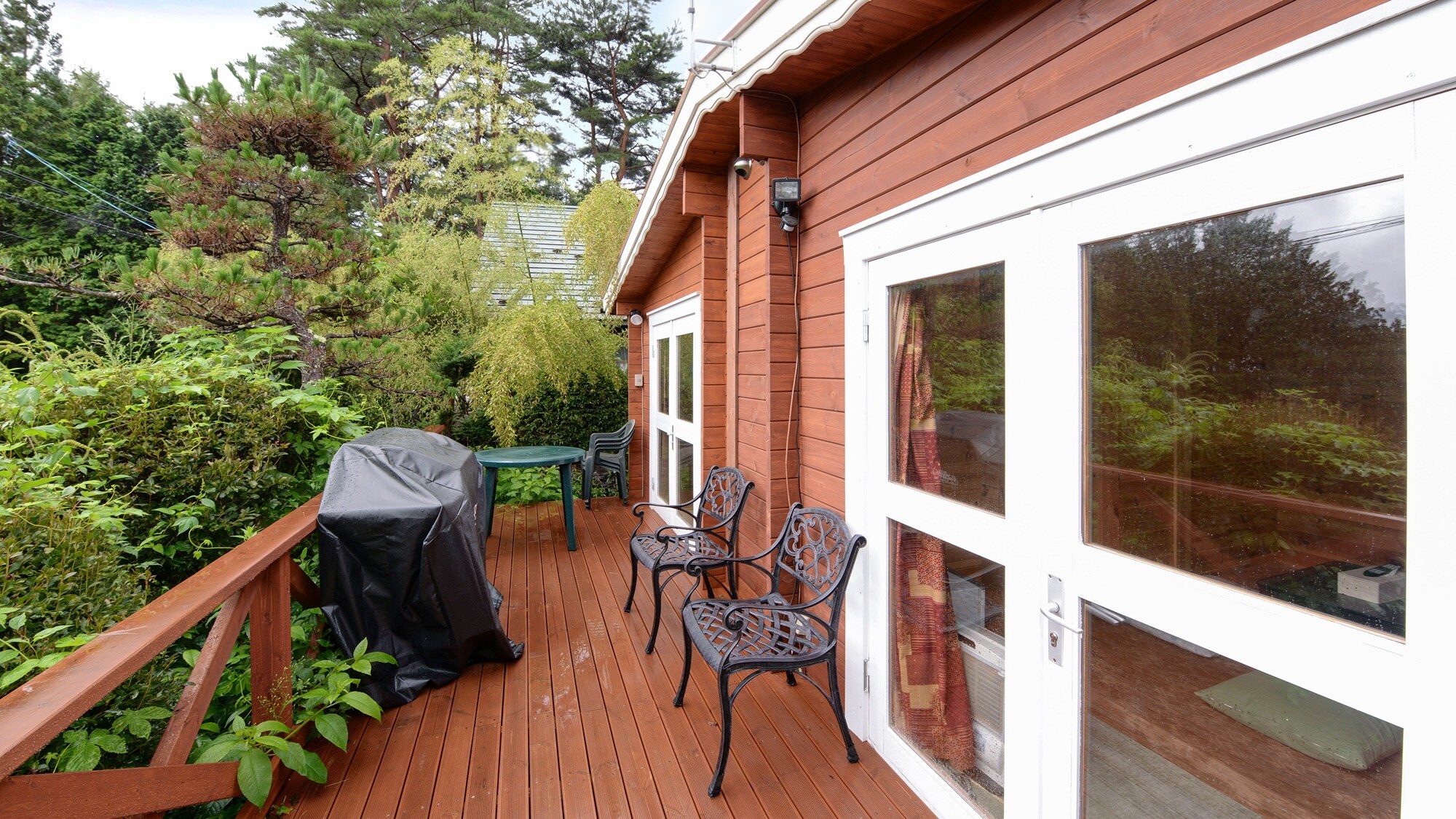 *[Log House/K] บ้านไม้ที่มีระเบียงทางเข้า