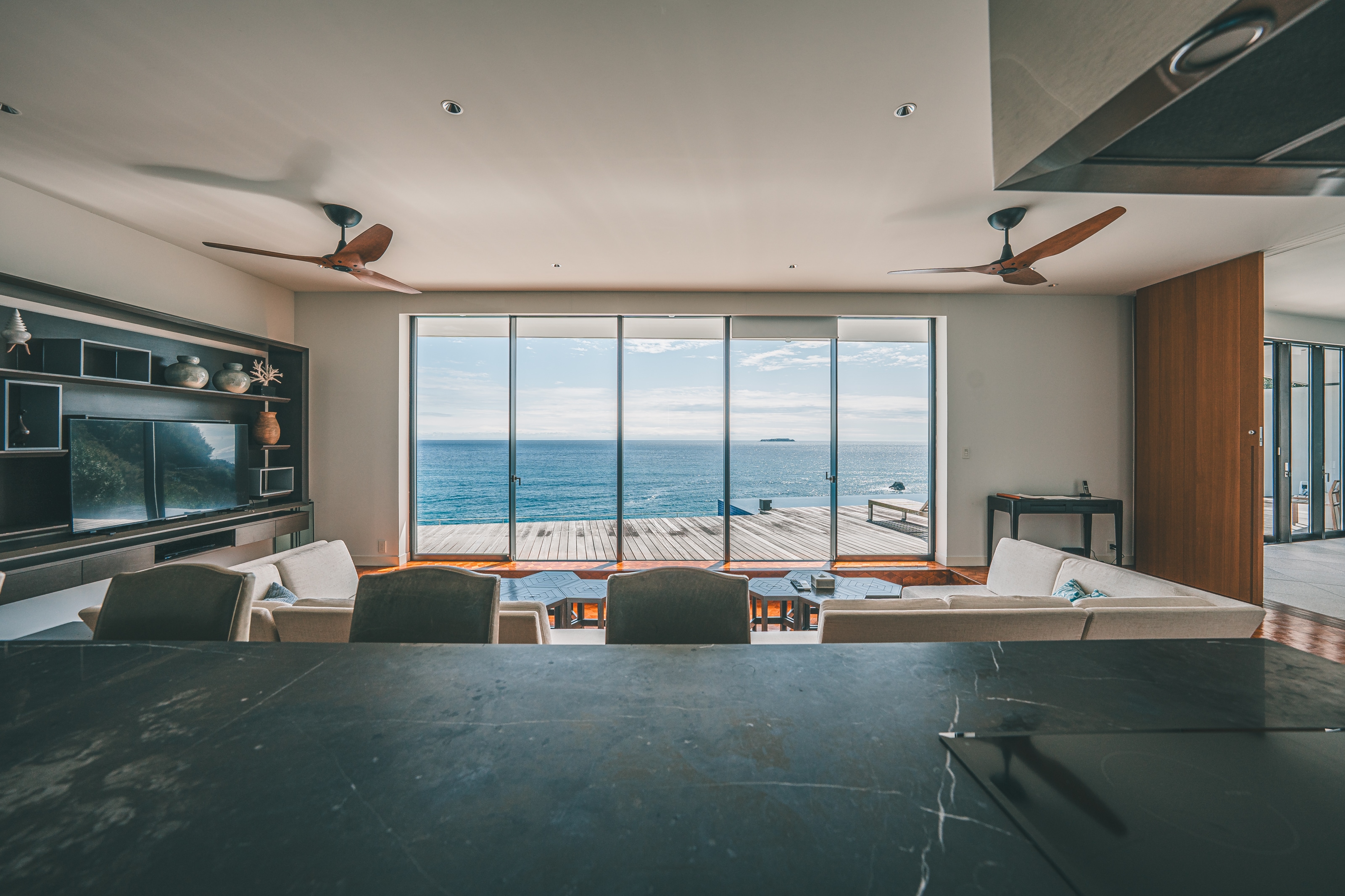 THE SALONEntire building for rent