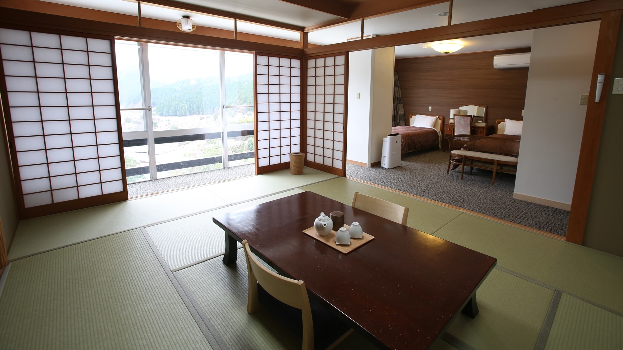 [Non-smoking] Yamazato view suite Japanese-style room 10 tatami mats + twin ■ with bath and toilet ■