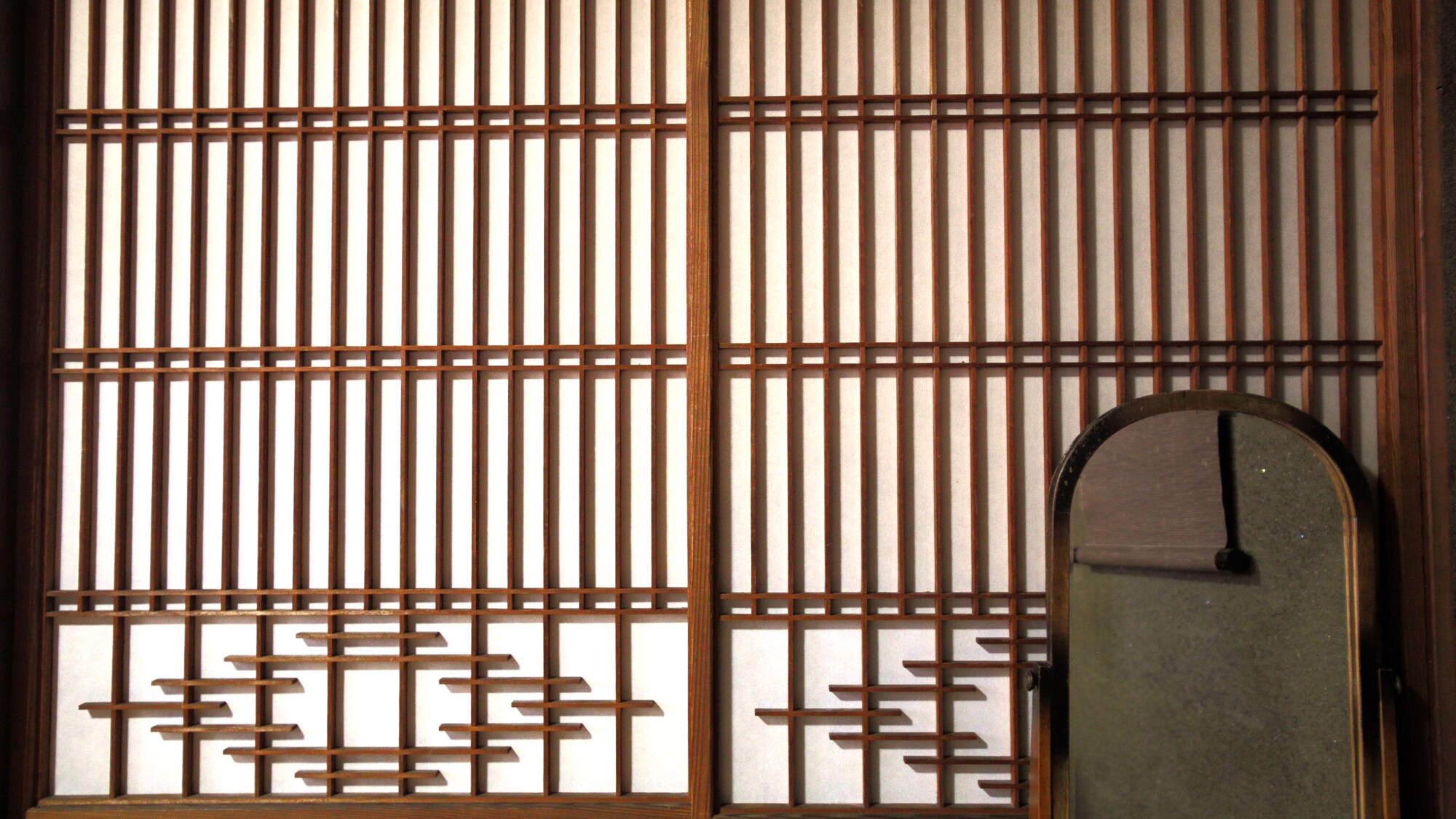 *Room interior: The calming lattice pattern will soothe your soul