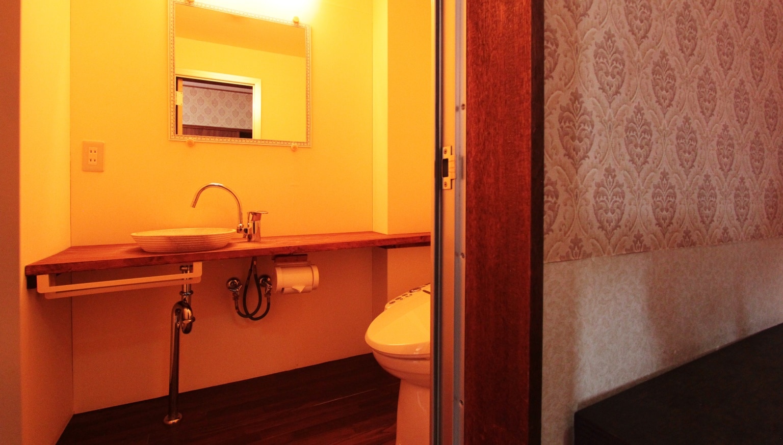 [Kamar bergaya Jepang-Barat] dengan toilet