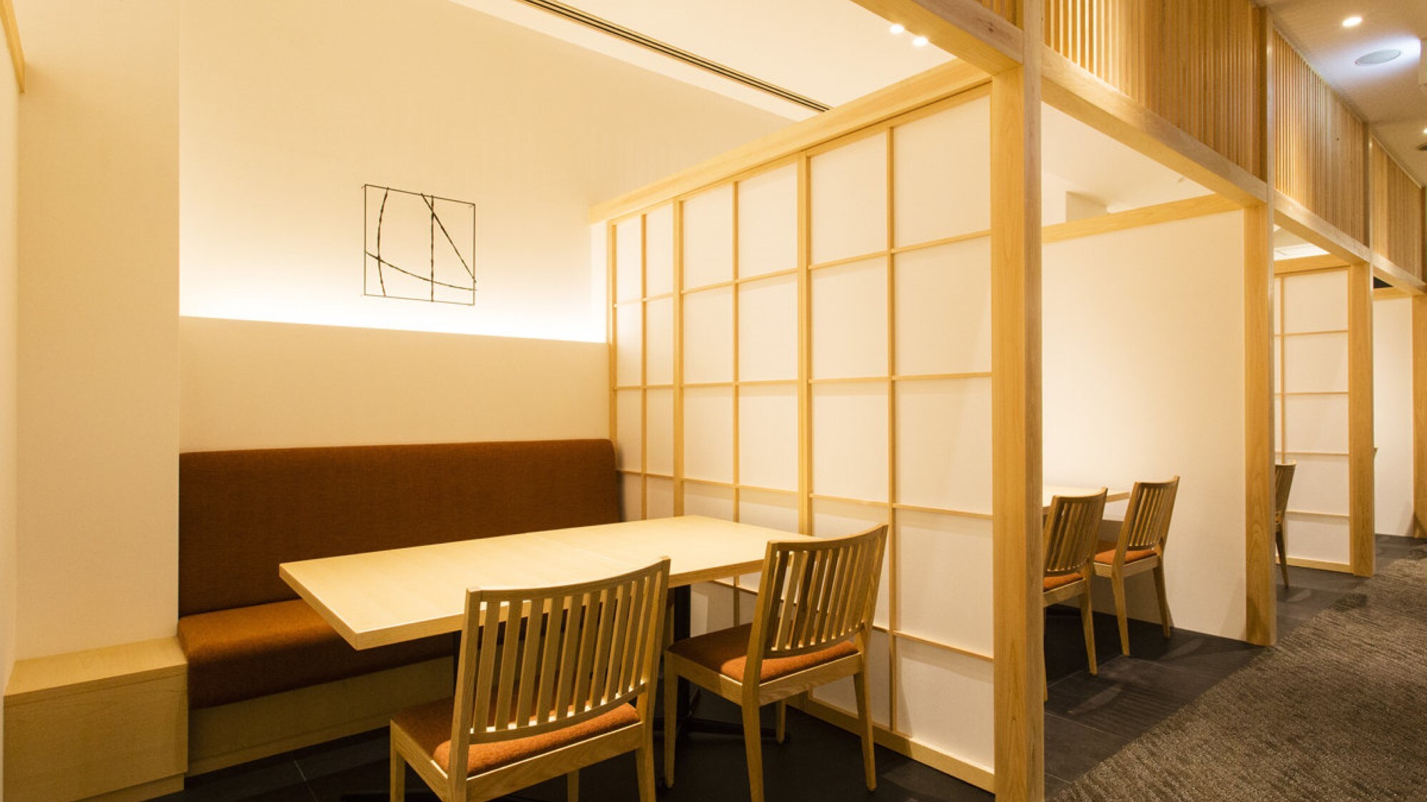 Main Dining Yuraku: Semi-private box seats