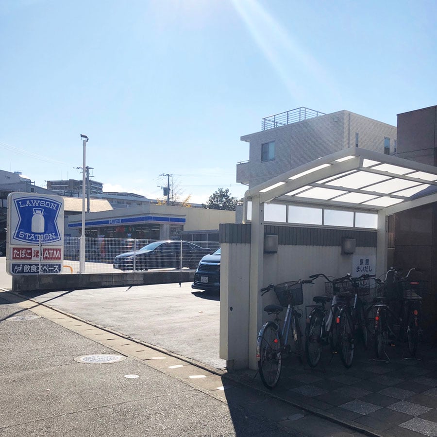 ◆Shopping◆ Lawson (30 seconds walk) is located very close to the inn.