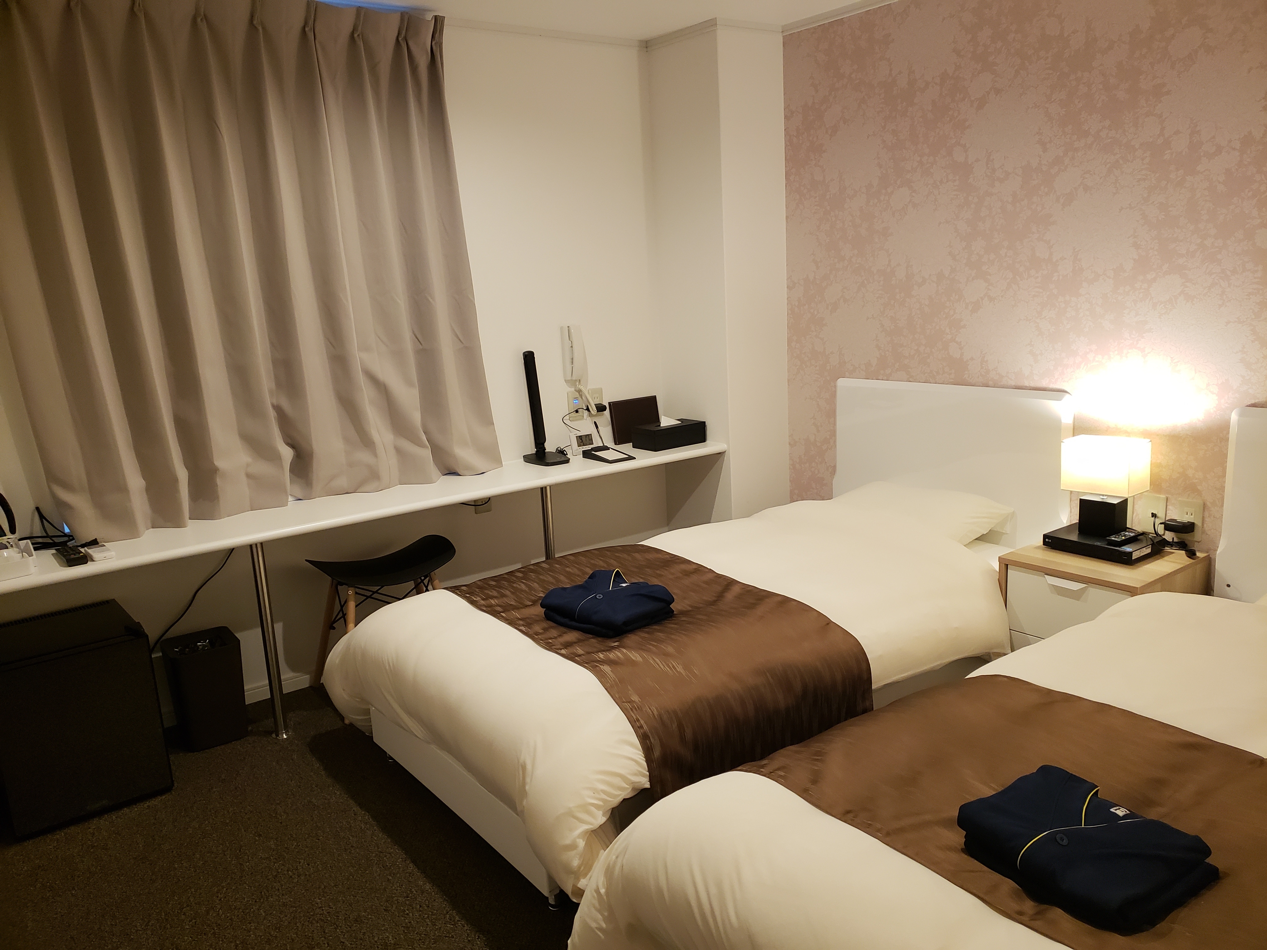6th and 7th floors Twin room: bed size (970x1950)x2, room size is 20 square meters
