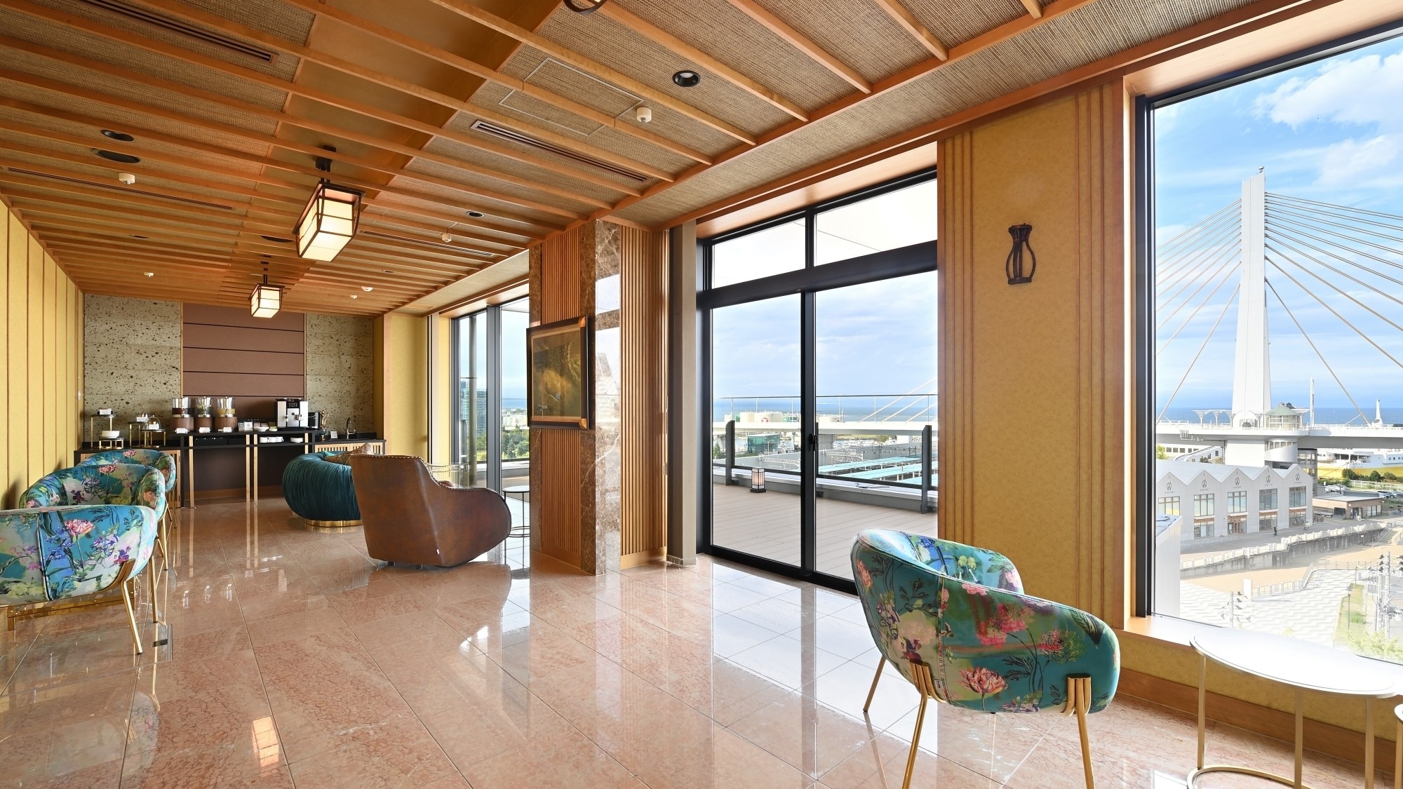 [Hotel facilities] "Blue Zone Lounge" where you can enjoy healthy items collected from all over Japan.