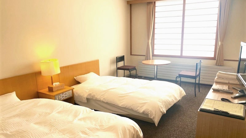 [Kamar Barat] 2 tempat tidur single. Ini adalah ruangan yang penuh dengan kebersihan