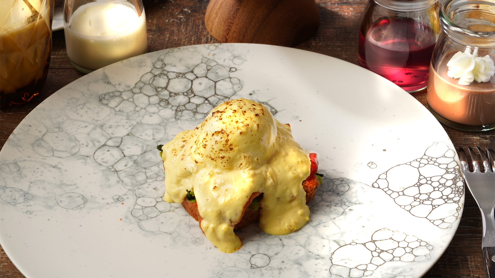 ไข่เบเนดิกต์กับหอยนางรมรมควัน