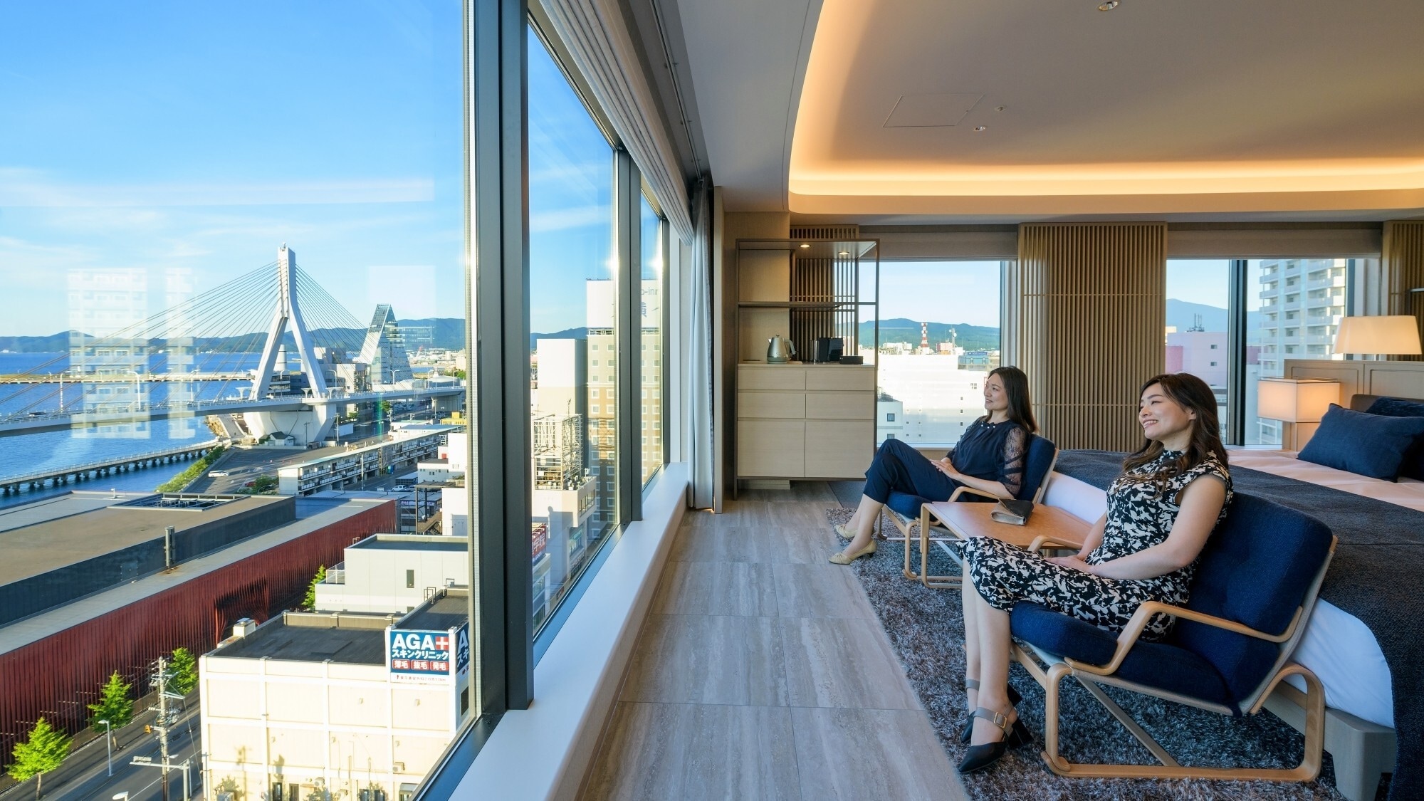 [Emperor Suite] Phòng suite mang đến sự sang trọng tuyệt vời và trải nghiệm phi thường.