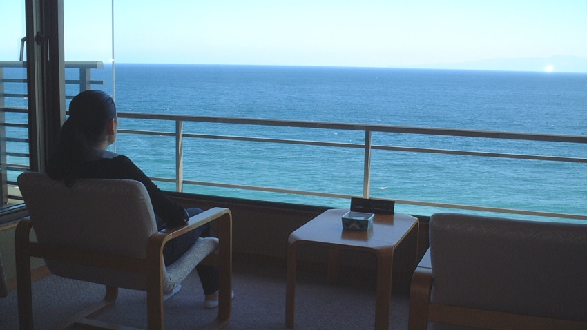 面向伊豆大岛的高层客房，房间食物很受欢迎！