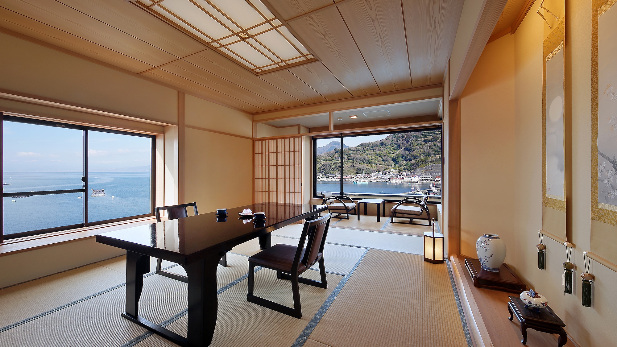 Special room with semi-open-air bath "Tsuki" (Reopened in July 2019)