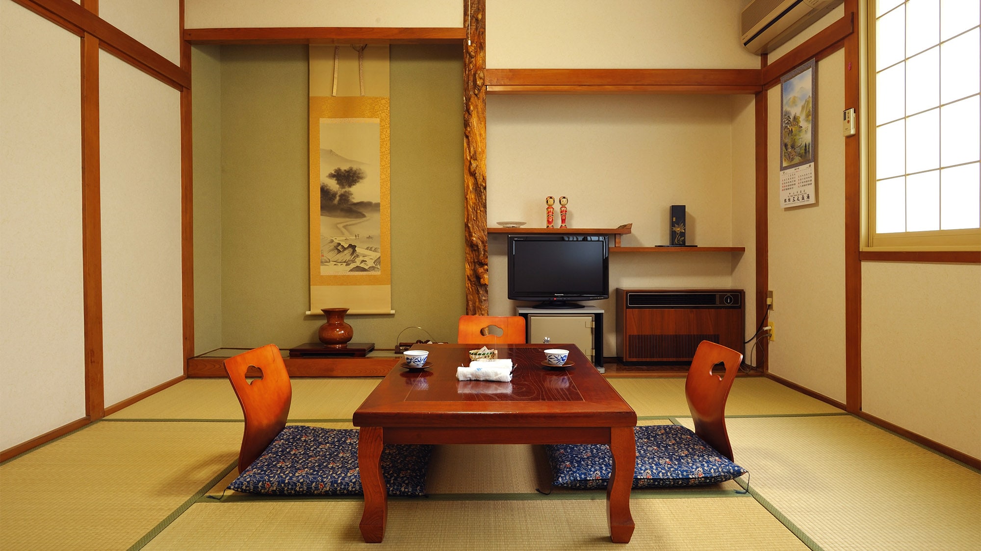 ・ [Example of Japanese-style room 9 tatami mats] Bath and toilet will be shared