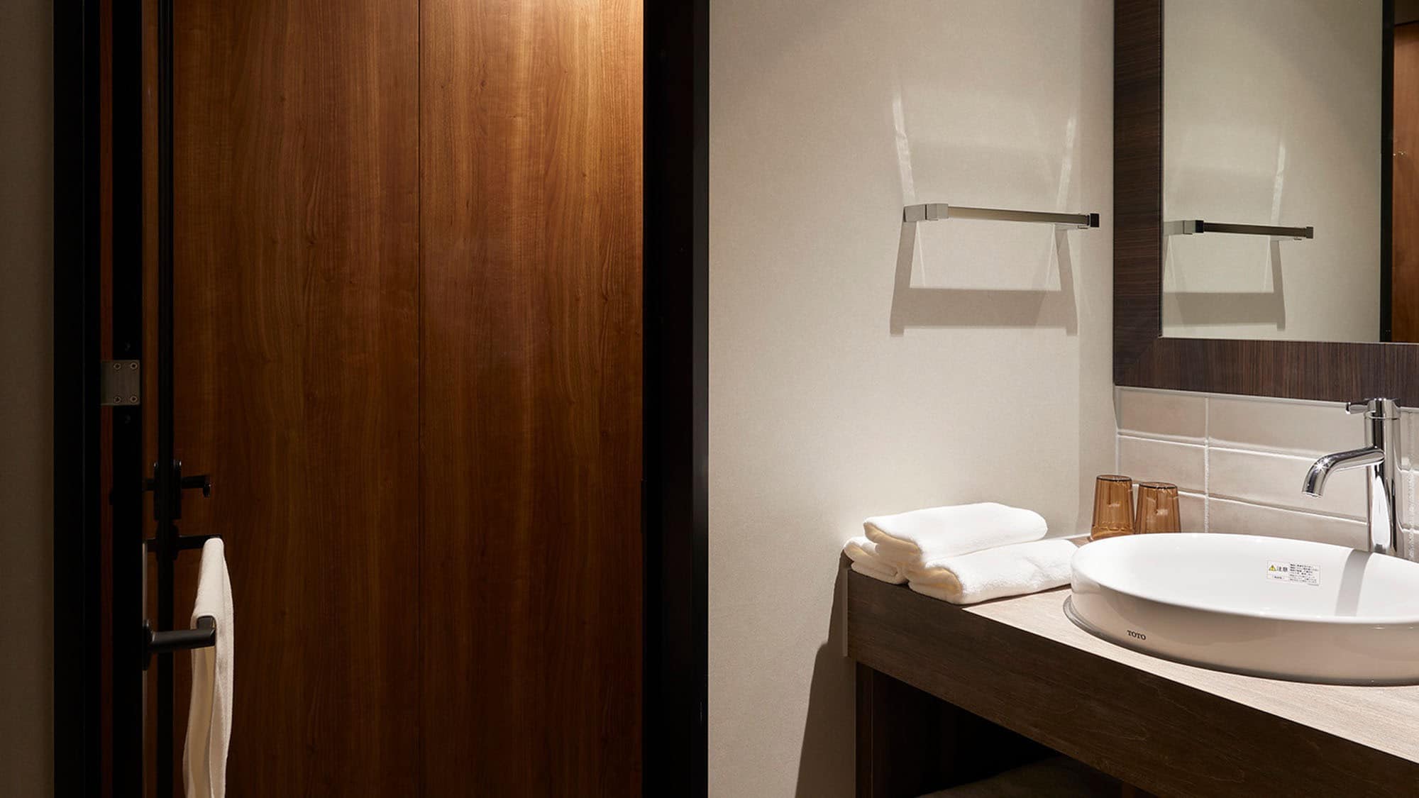 [Shower room / washbasin] Deluxe double