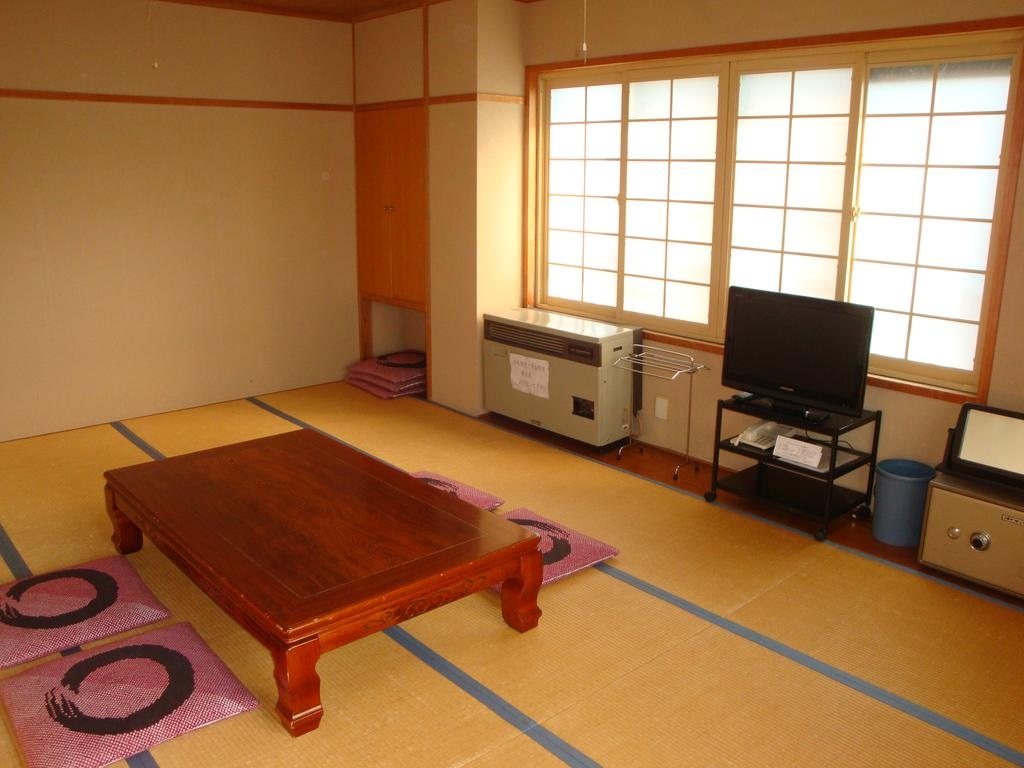 Relax on the tatami mats ★ Spacious Japanese-style room