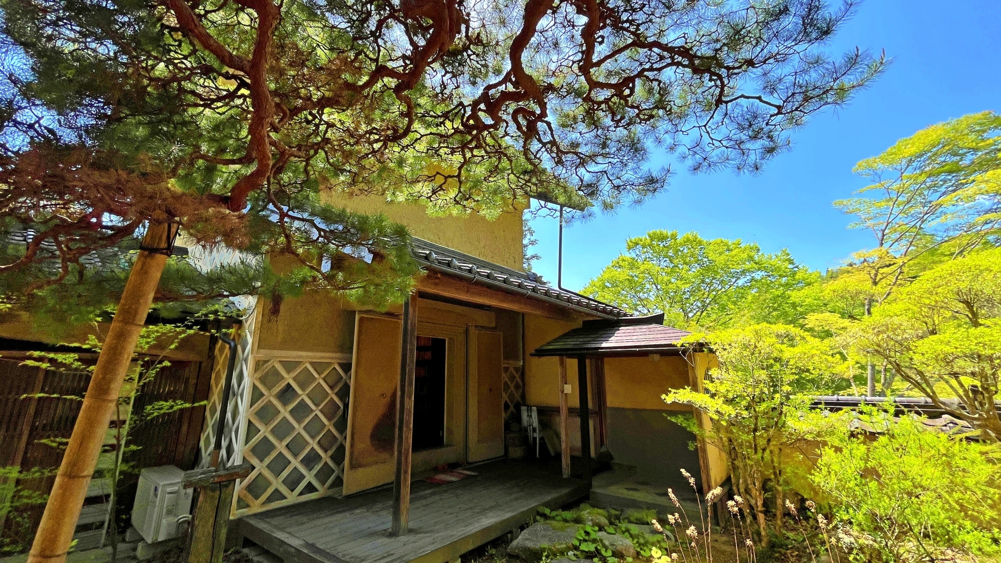 [Staying in a storehouse - Library storehouse] Exterior