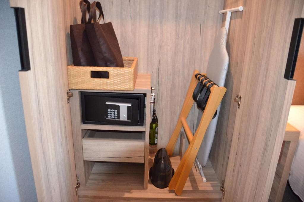 lemari kamar