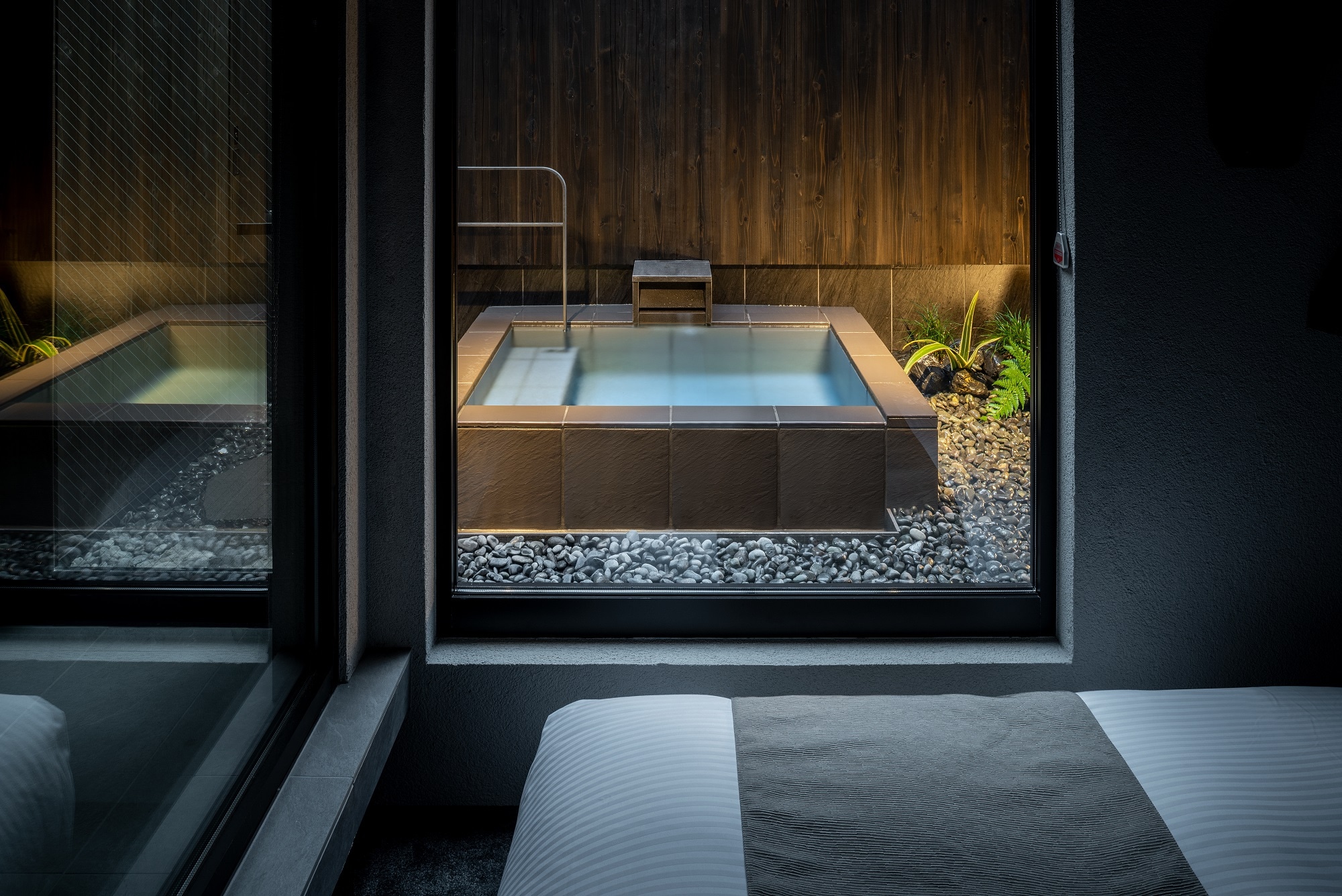 [IWA] Semi-open-air bath