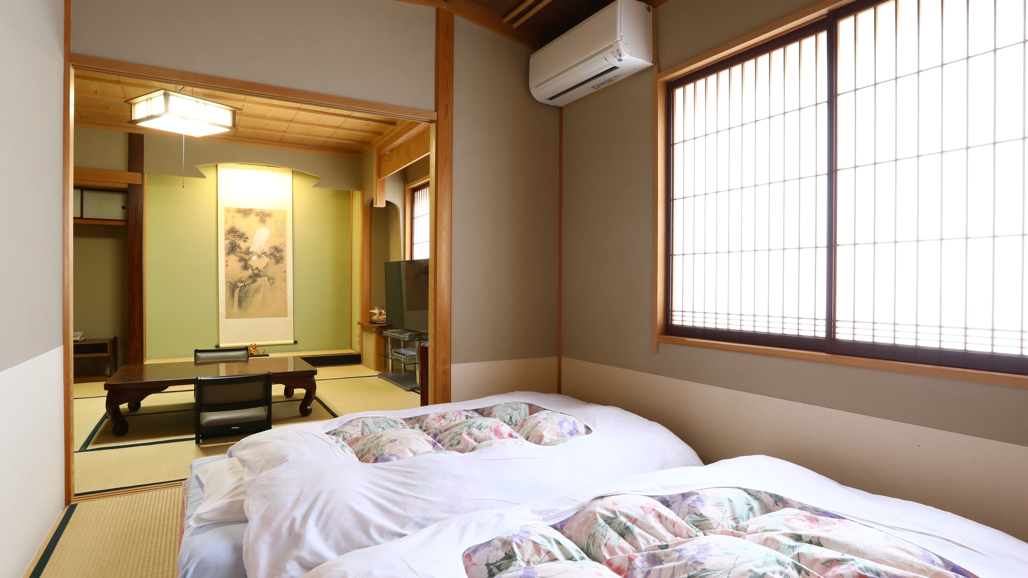 ■ A room consisting of two rooms for a family or group trip.