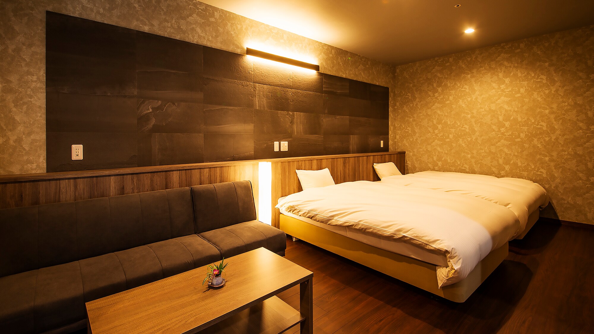 [Deluxe Japanese-Western room with semi-open-air bath] [Western-style room]