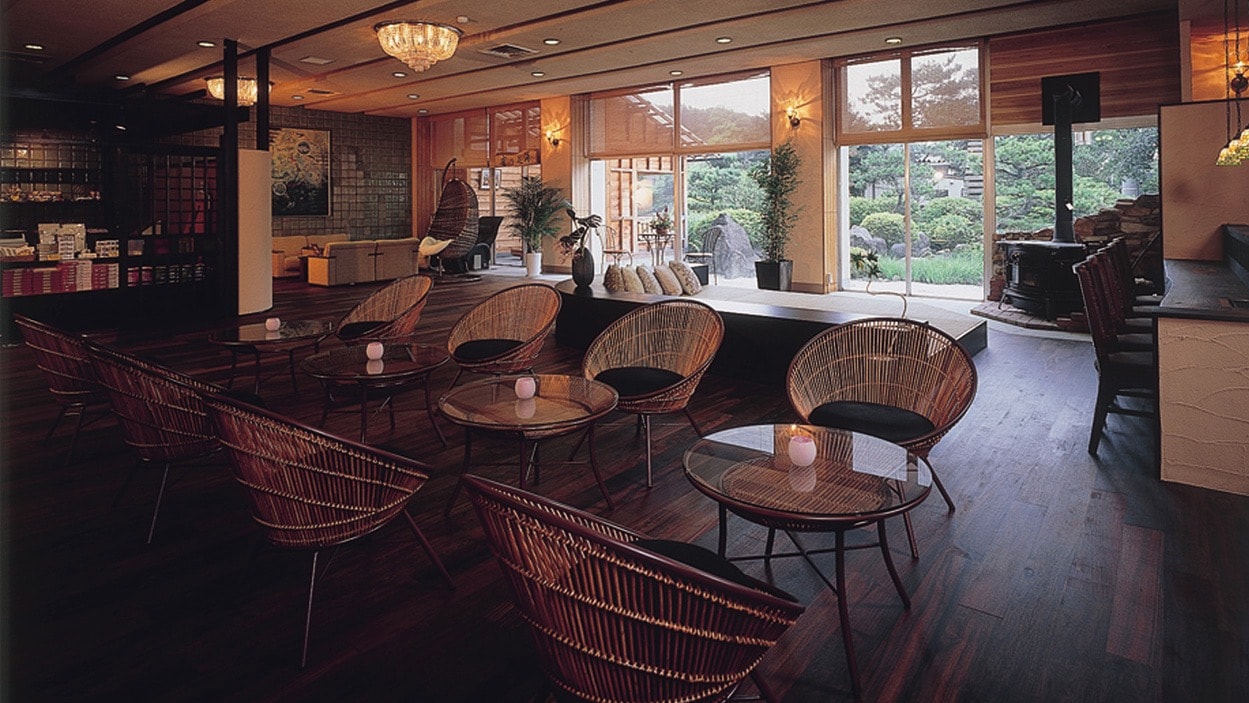Large and calm lounge
