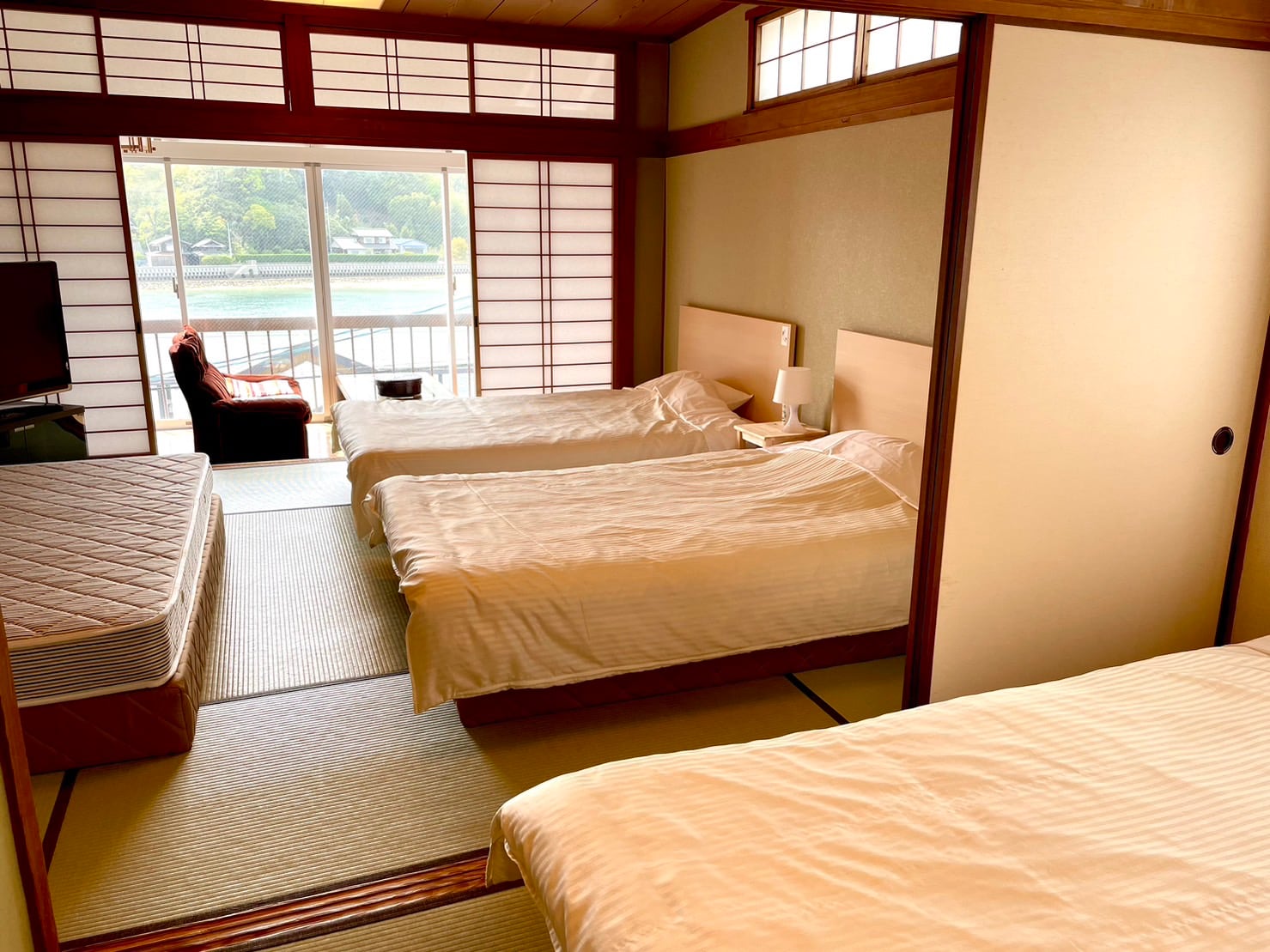Japanese-style room with 11 tatami mats (4 beds), ocean view, bath and toilet, non-smoking