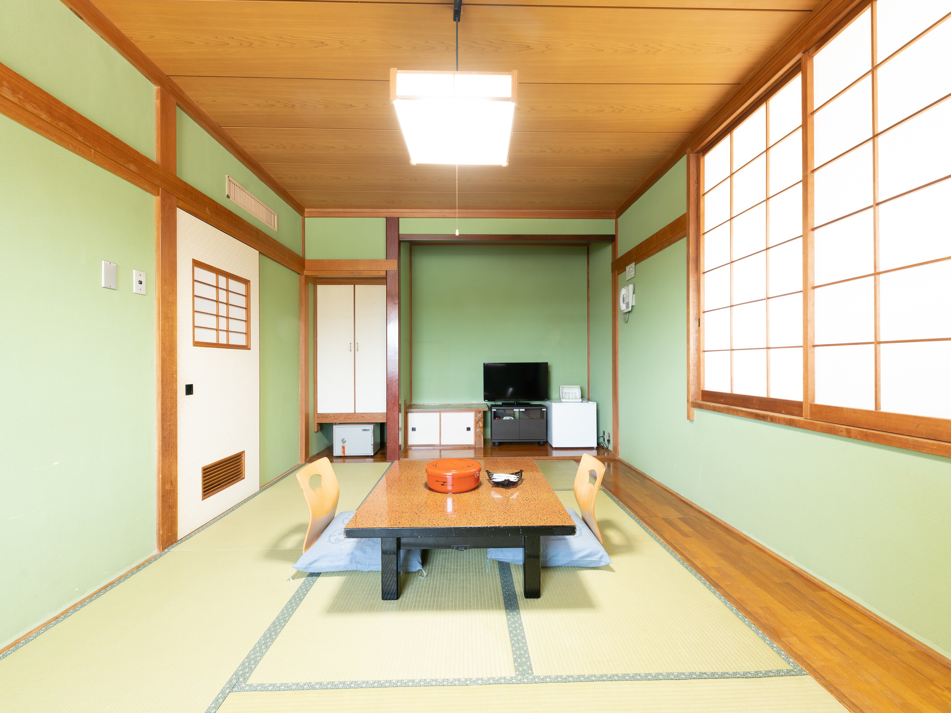 [Non-smoking] Japanese-style room for 1 to 4 people (no bath)
