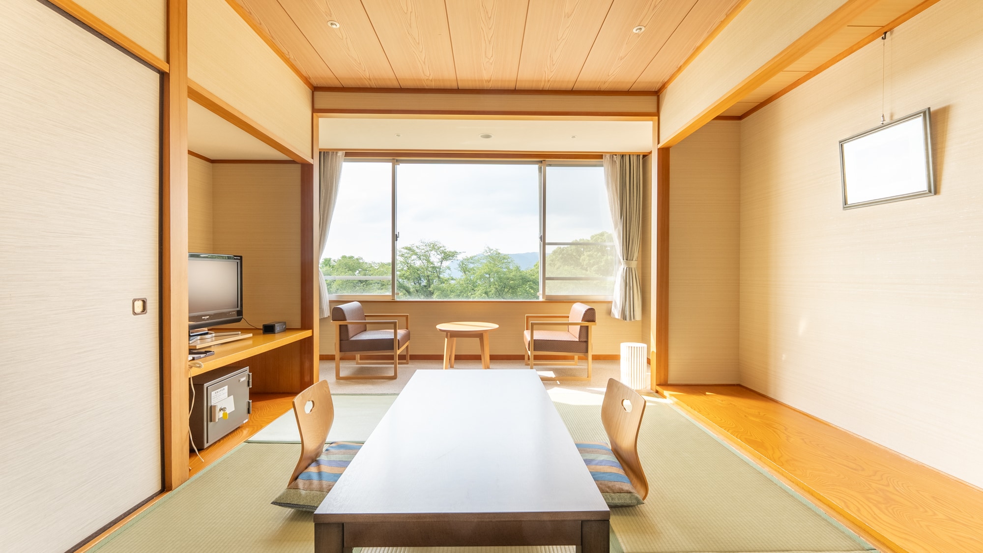 [Beautiful Japanese style, 6 tatami mats, 2 rooms]
