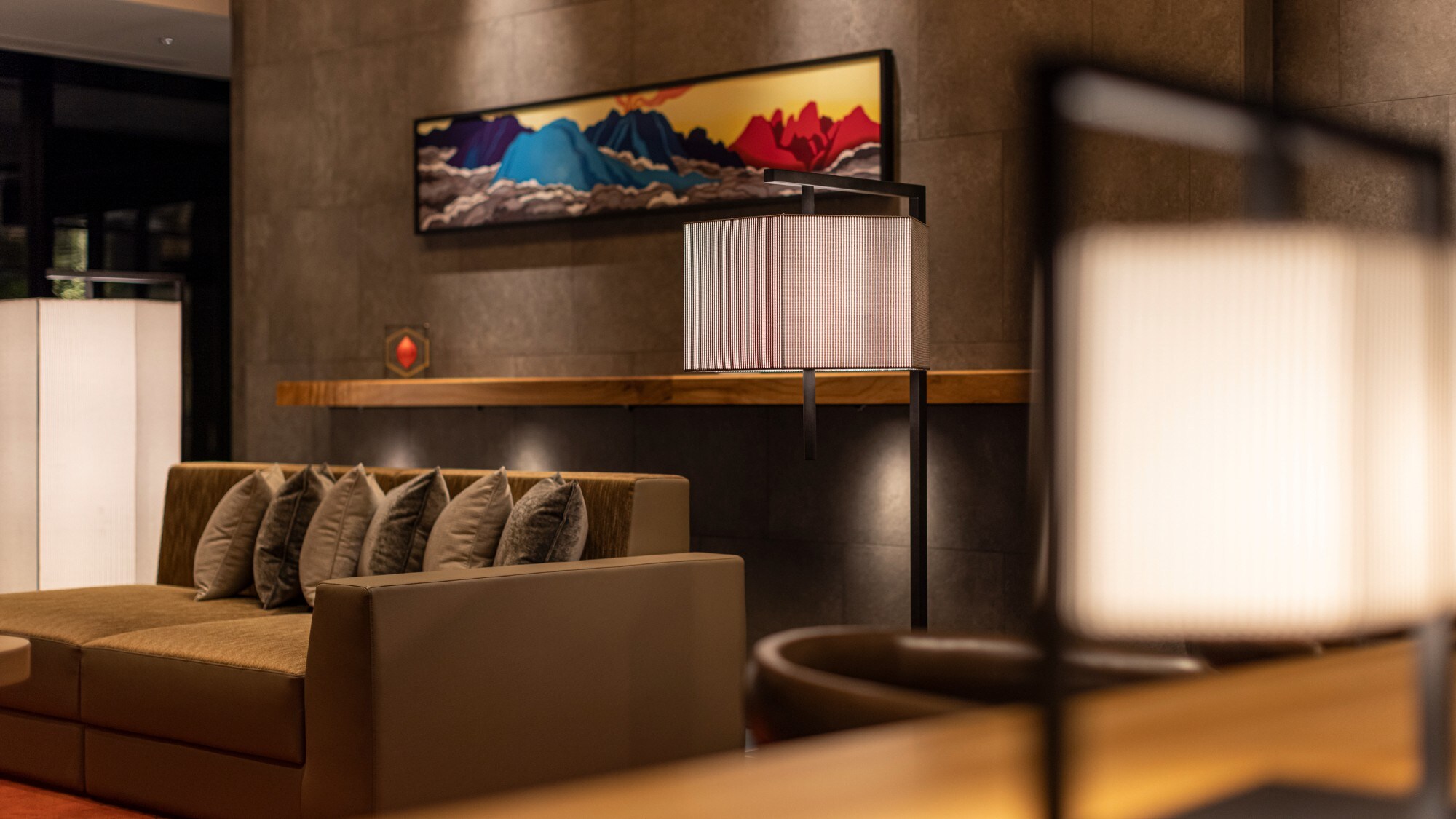 [Lobby] You can enjoy the artwork that makes you feel the culture of Kumamoto throughout the hotel.