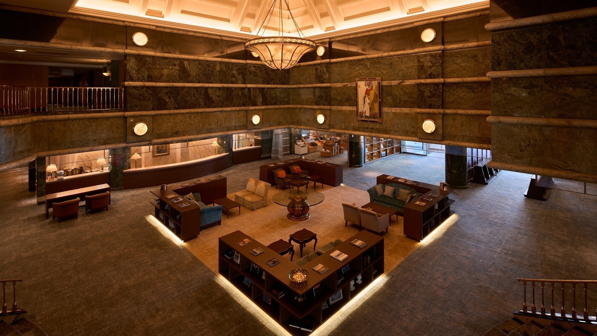 [Entrance hall] The open-ceiling entrance hall is designed to give a sense of openness.