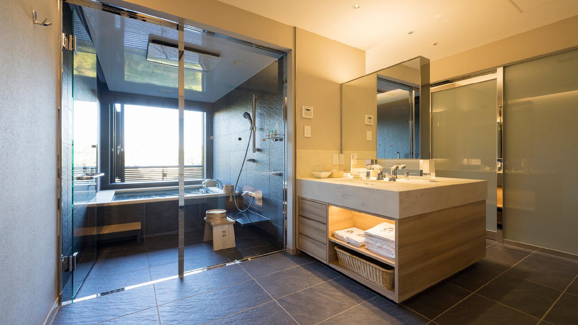 East Wing 120㎡/Undressing washroom