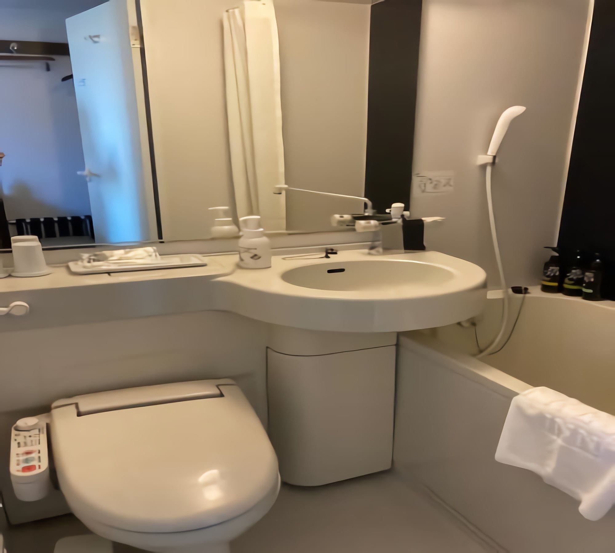 Double room unit bath