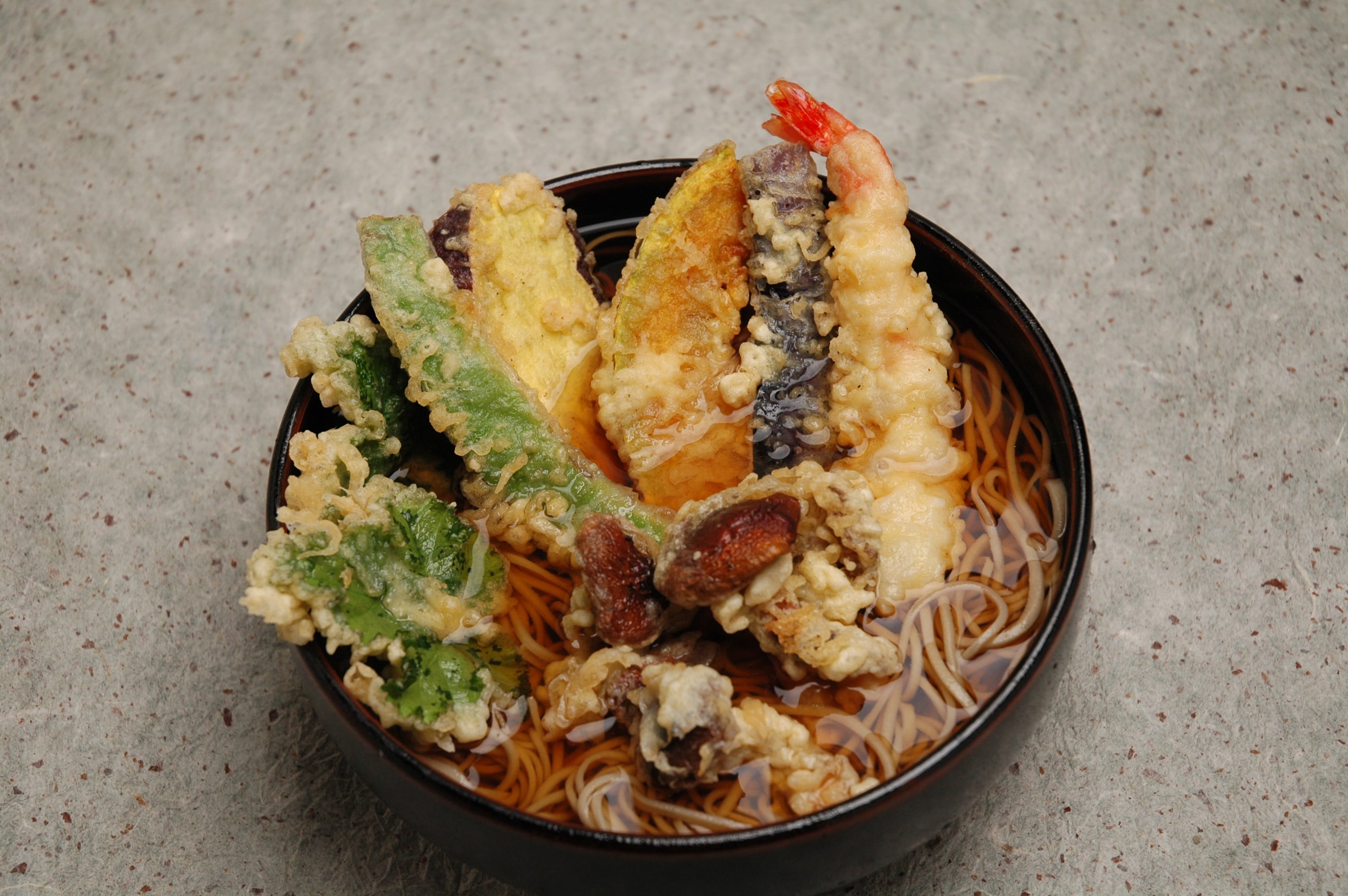 Mountain shrimp tempura soba (hot)