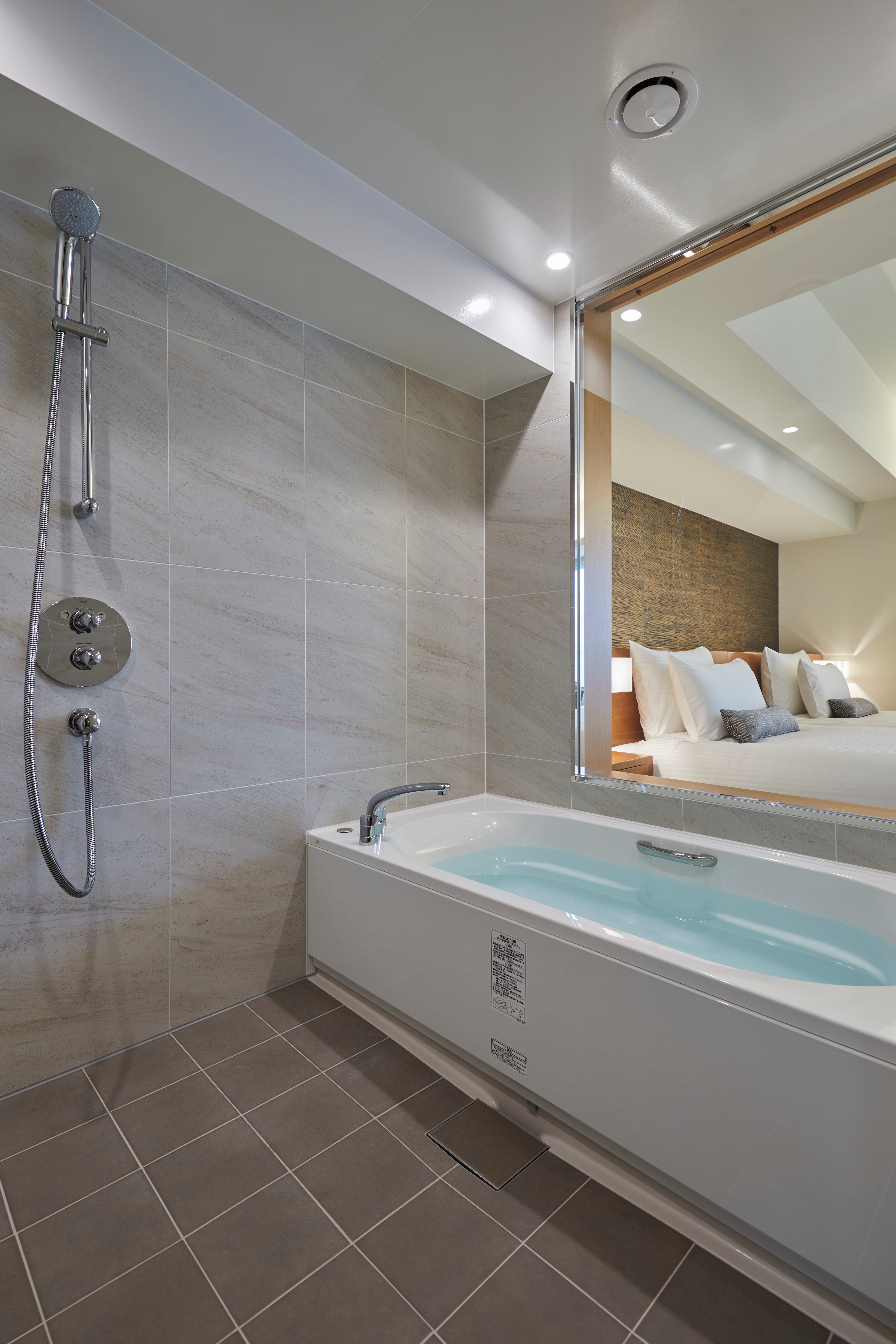 Junior Suite Twin Bathroom