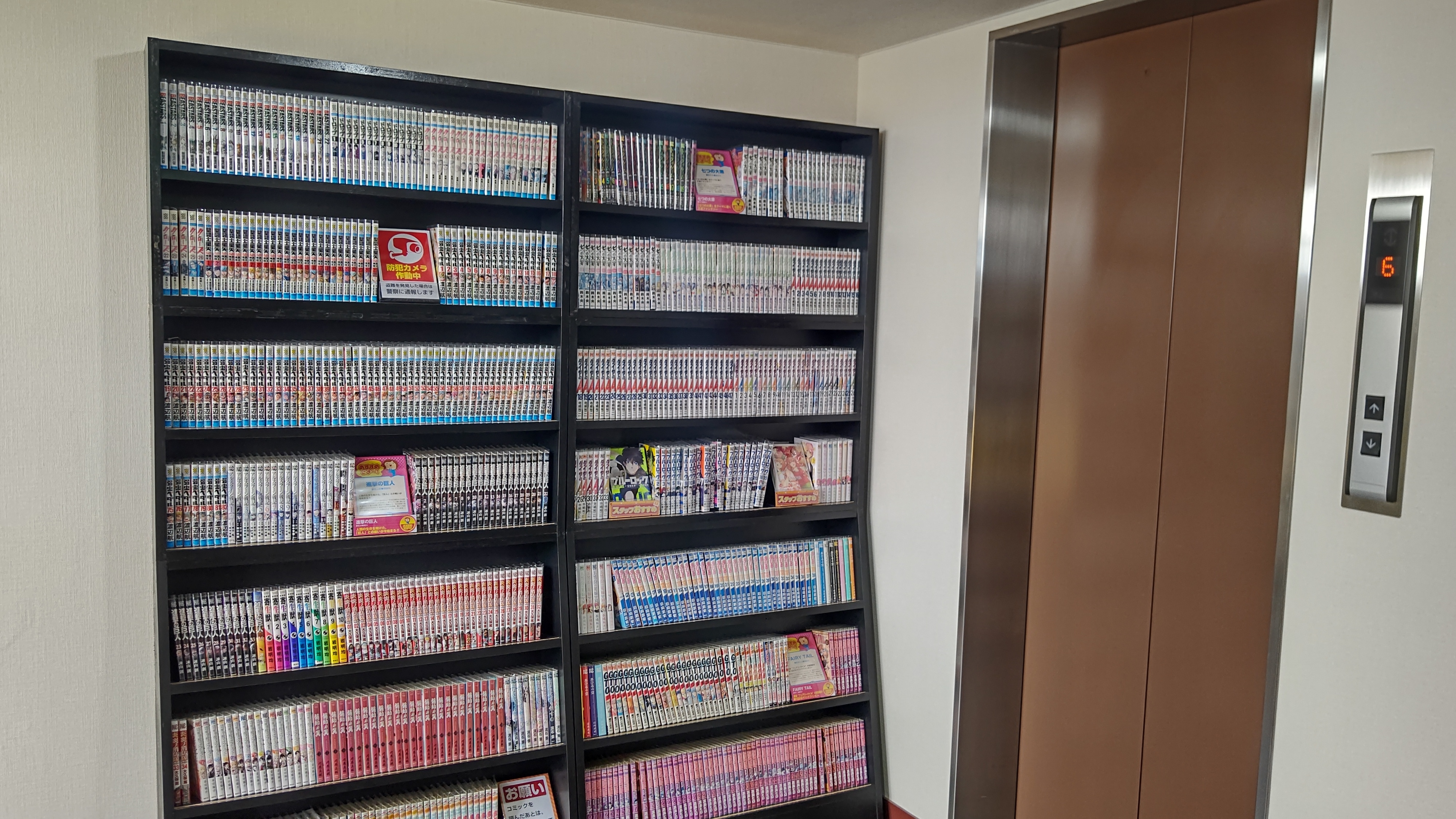 There is a manga corner on each floor.