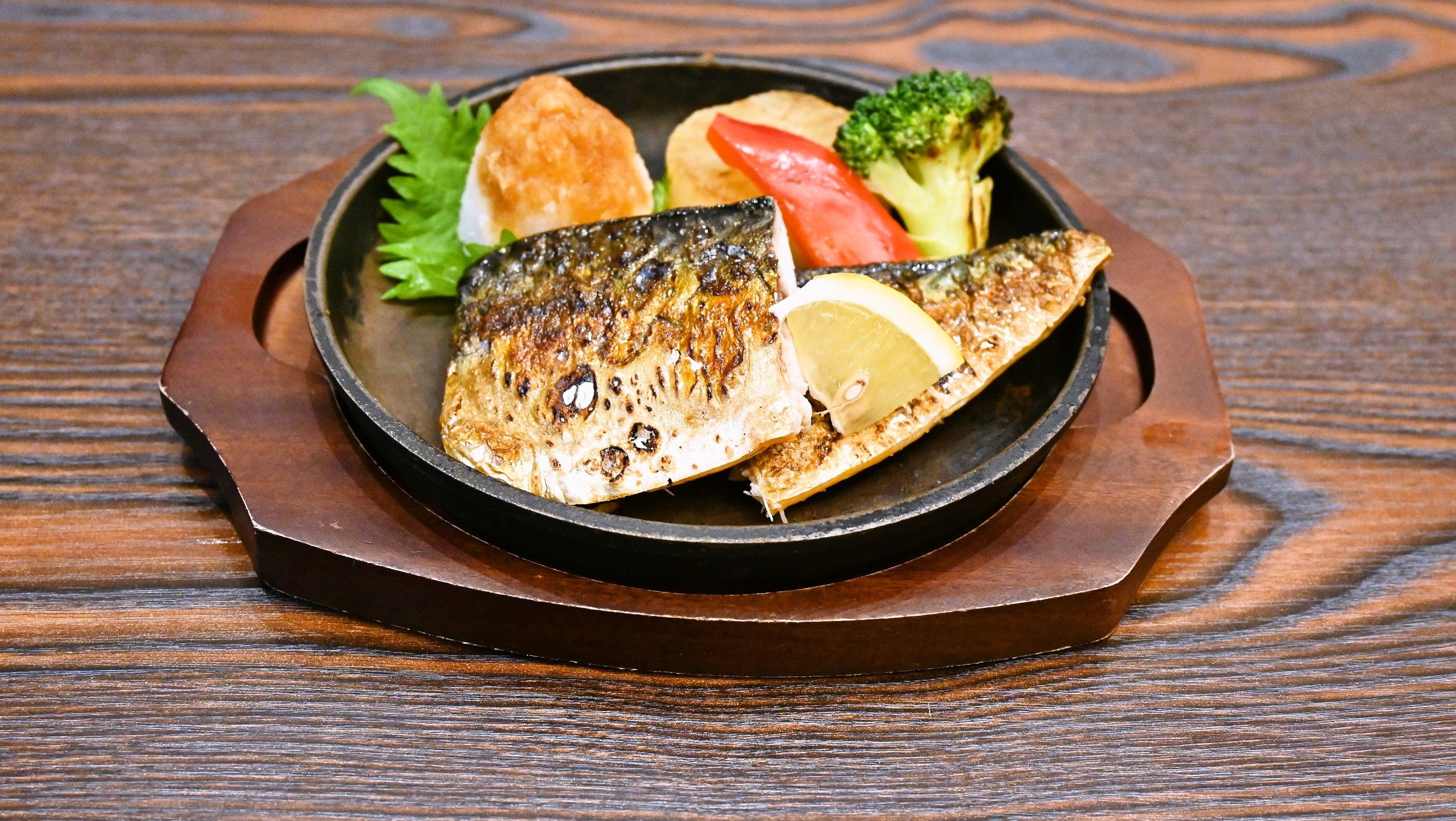 Grilled salted mackerel
