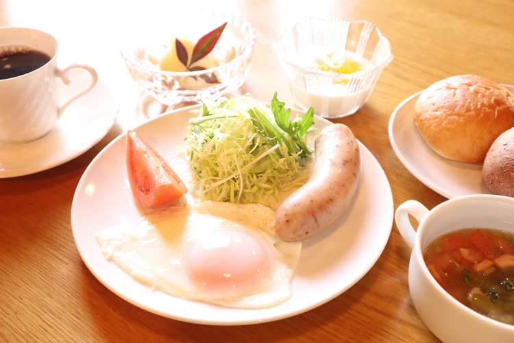 Nutritious free breakfast