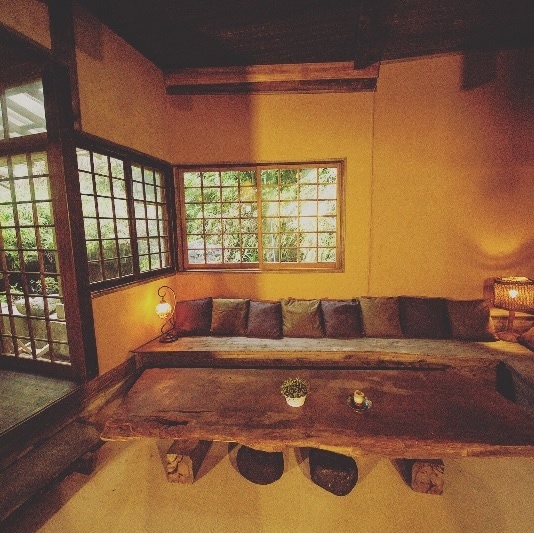 Inside the building: Lobby