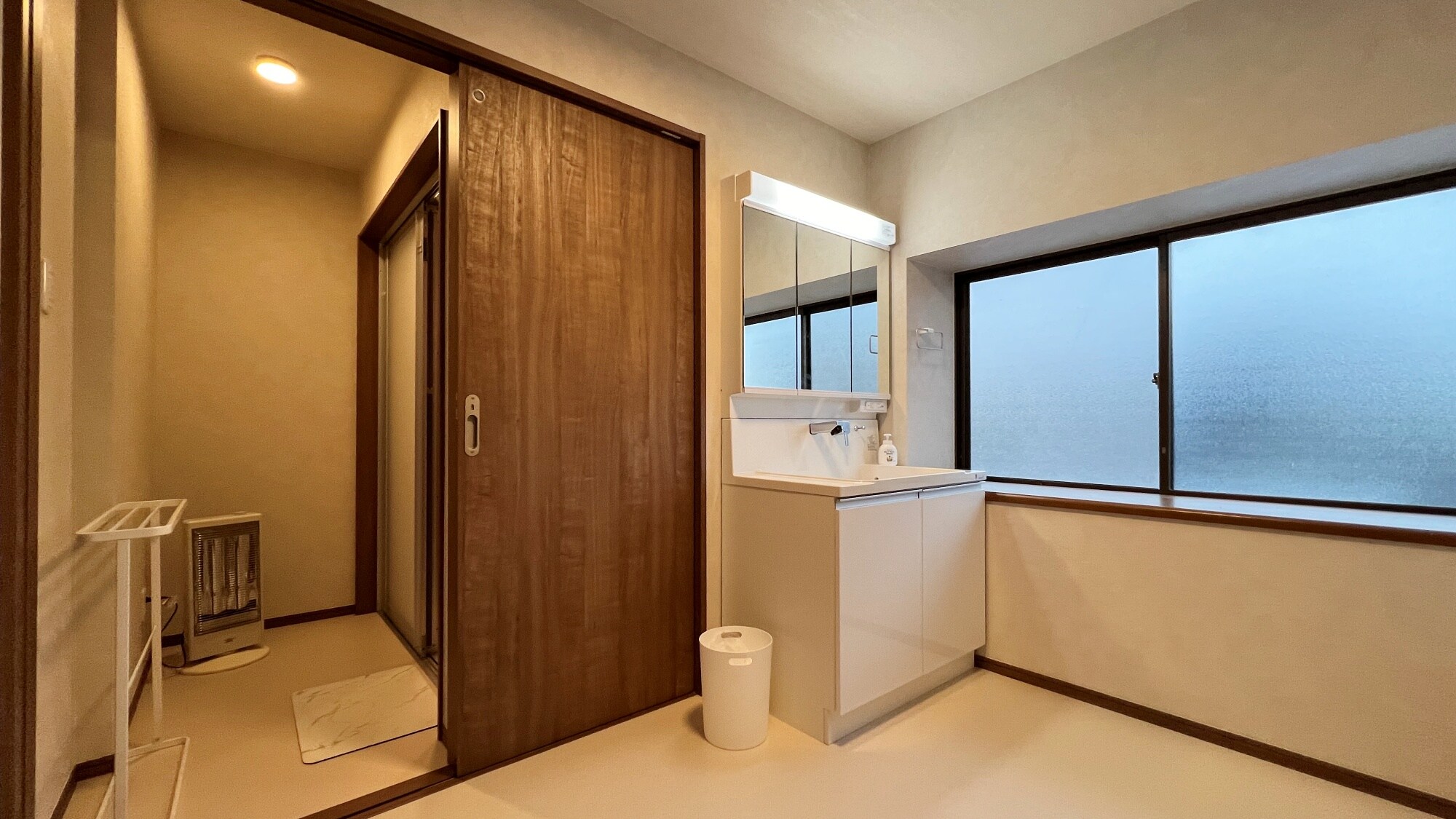 Twin room (1-2 people) <Bathroom, toilet and washbasin included>