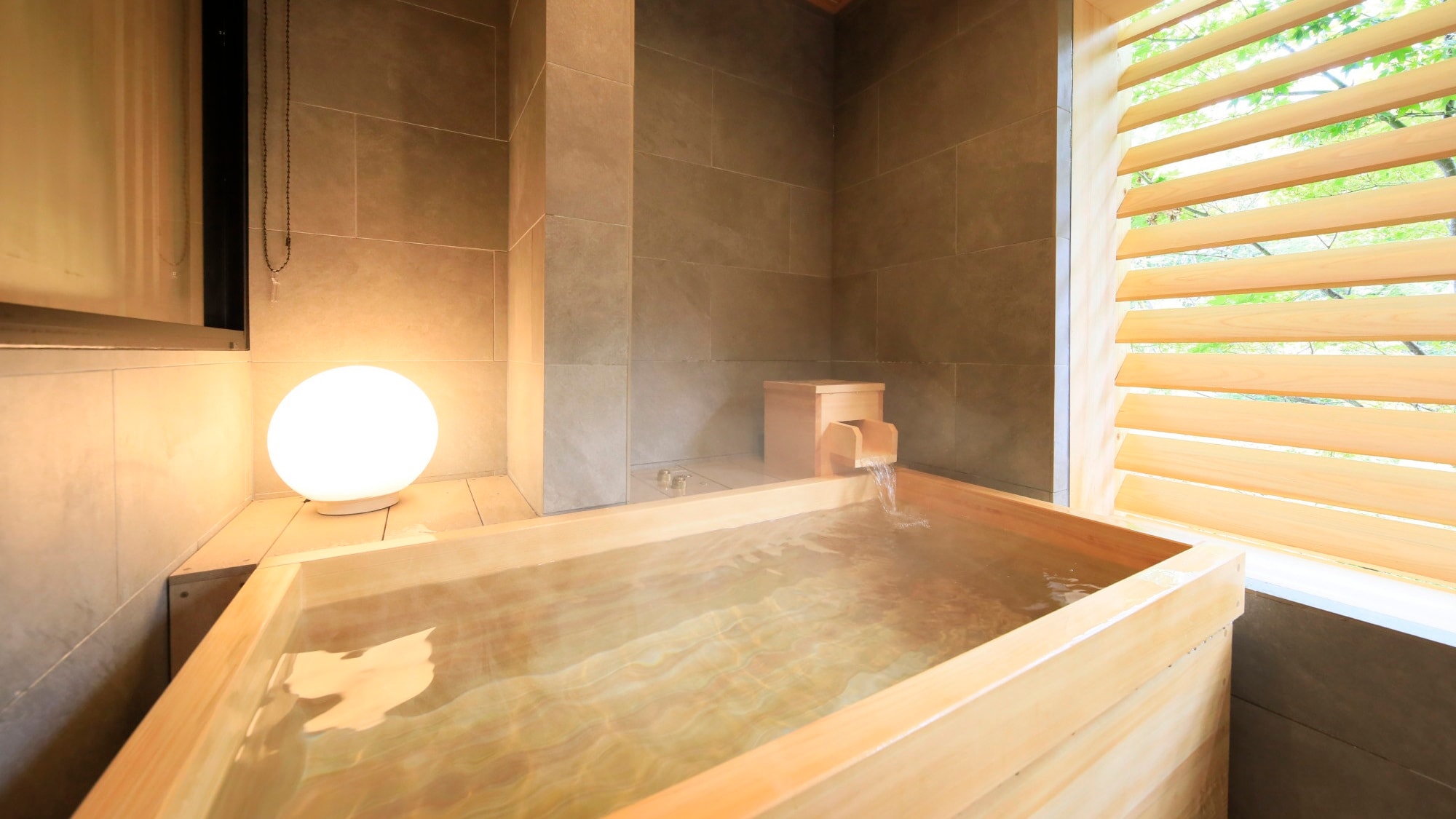 Western-style twin room with semi-open-air bath