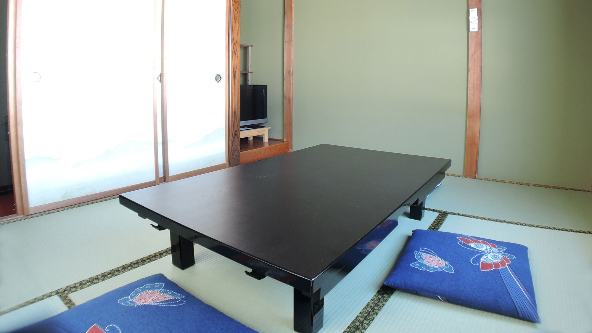 *[Room/Japanese-style room with 6 tatami mats] Recommended for solo travelers, couples, groups, and families!
