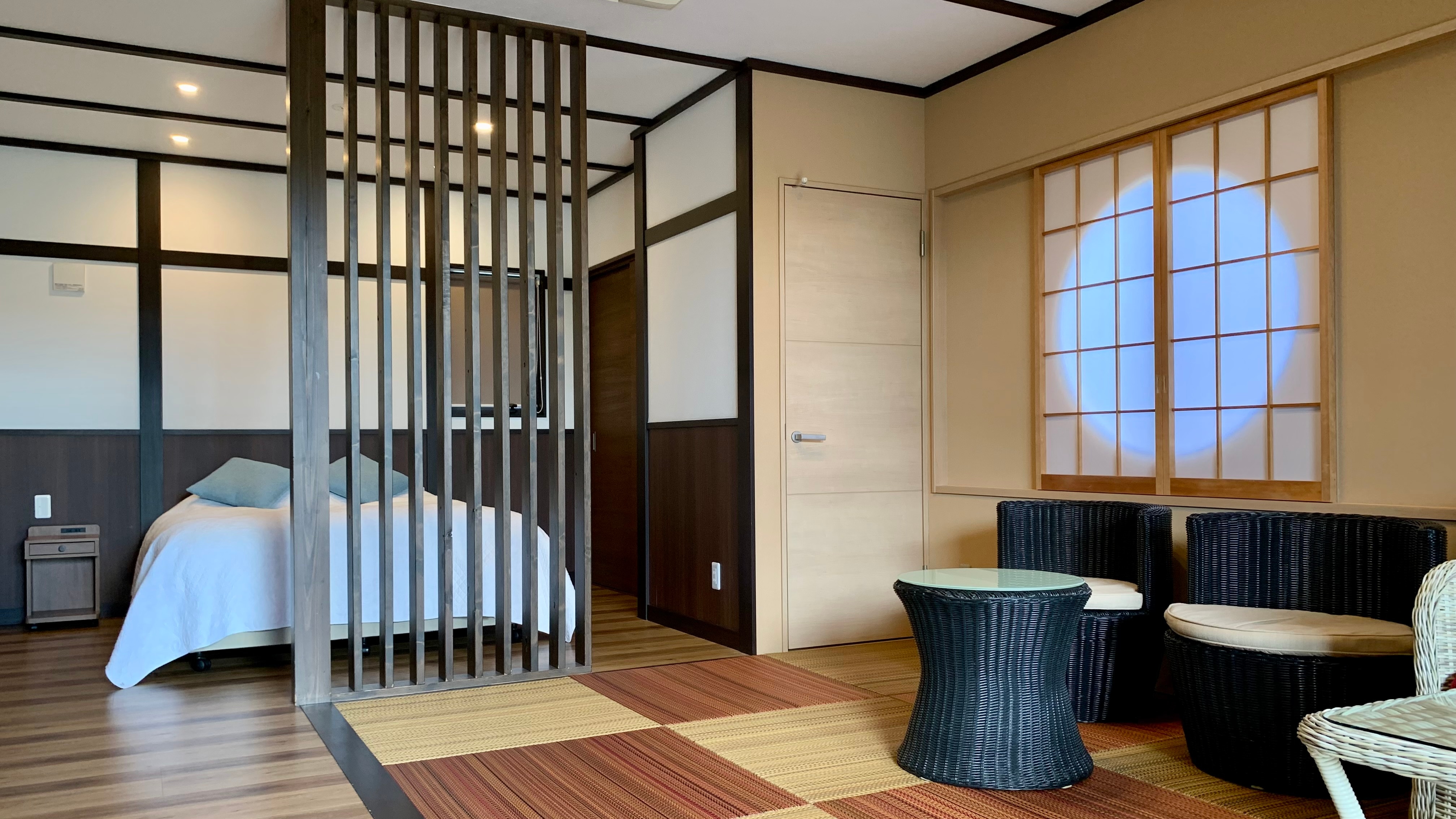 Double bed and tatami area [Standard double]