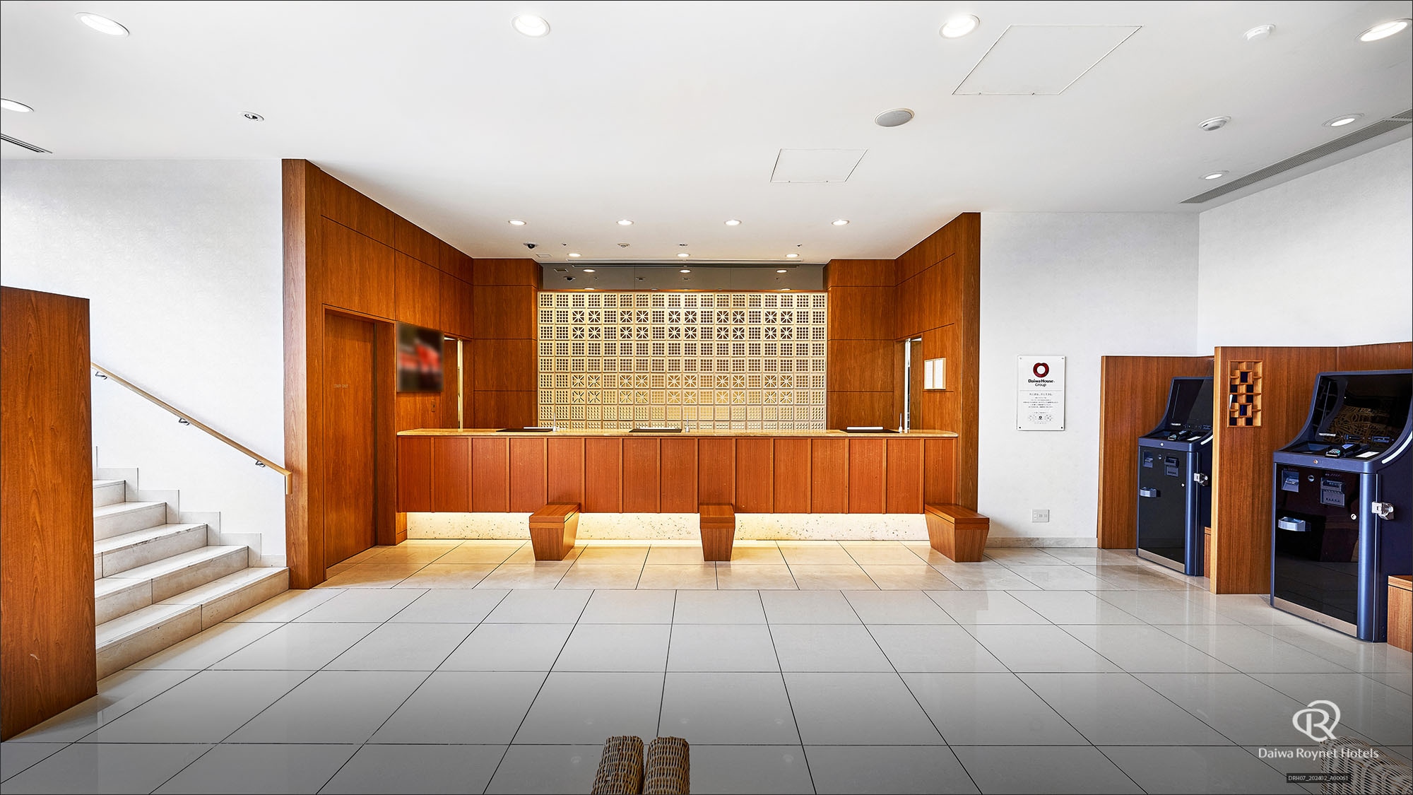 Lobby (front desk)