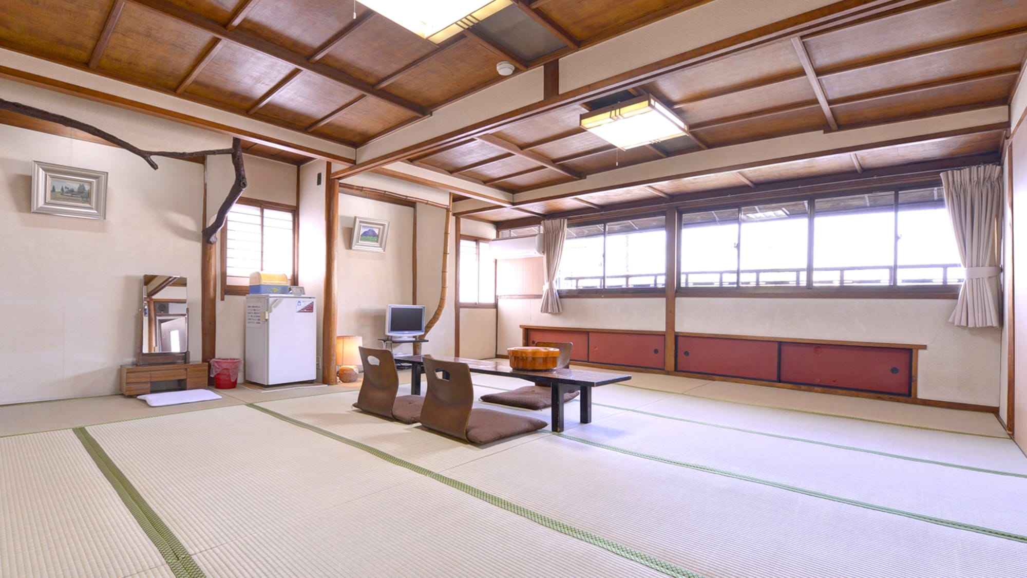 *[Group Japanese-style Room] Relax in a traditional Japanese-style room with your friends.