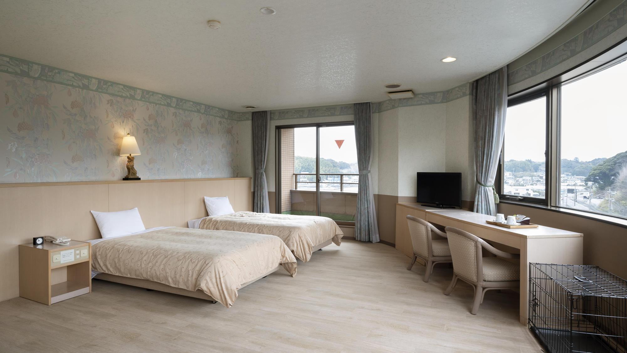 Kamar bergaya Barat Panorama: Kamar bergaya Barat seluas 37 meter persegi yang terletak di sudut hotel. Anda tidak dapat memilih level atau lanskap.